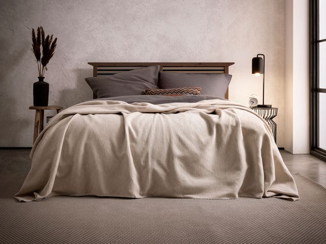 Reversible two-tone cotton bedspread and throw
