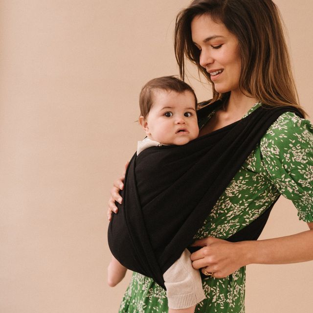 Knotless woven baby carrier with storage pouch