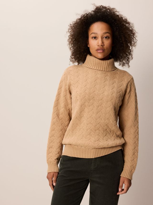 Women's cotton and wool cable-knit turtleneck sweater