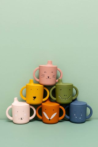 Silicone sippy cup with handles