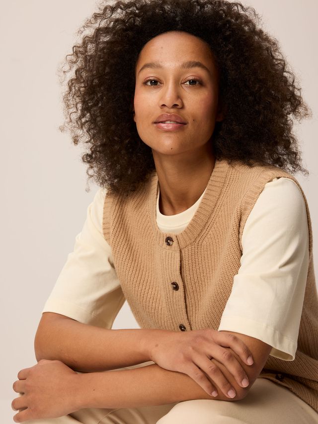 Women's cotton and wool sleeveless knit cardigan
