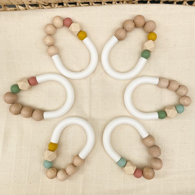 Silicone and beech wood teething ring