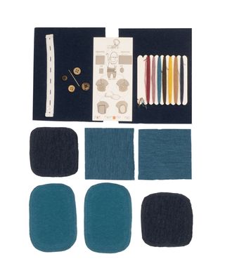 Wool and hemp clothing repair kit