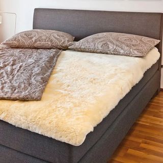 Kids' patchwork lambskin bed cover, 70 x 140 cm
