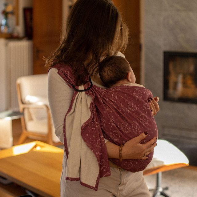 Ring sling baby carrier in stretch cotton